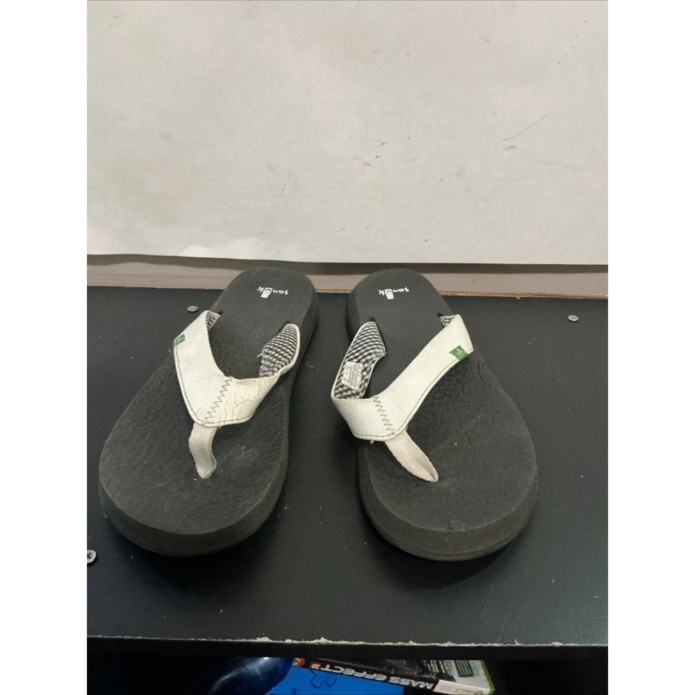 Sanuk Women's Yoga Mat Flip Flop Comfy White Sandals Size 8 WEAR
